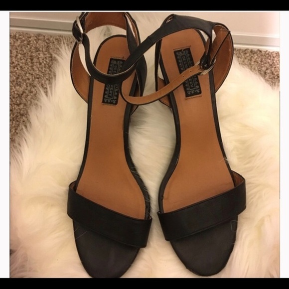 Urban Outfitter Perspex  Clear Heel - Picture 1 of 3